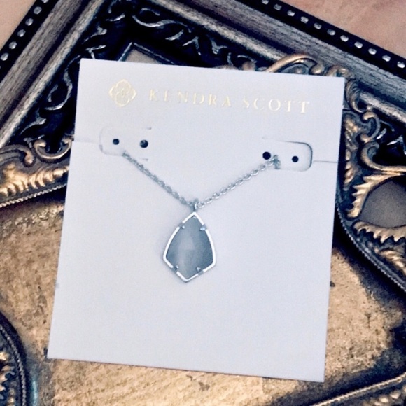 KENDRA SCOTT • Silver Cory Cat’s Eye Necklace - Picture 4 of 4